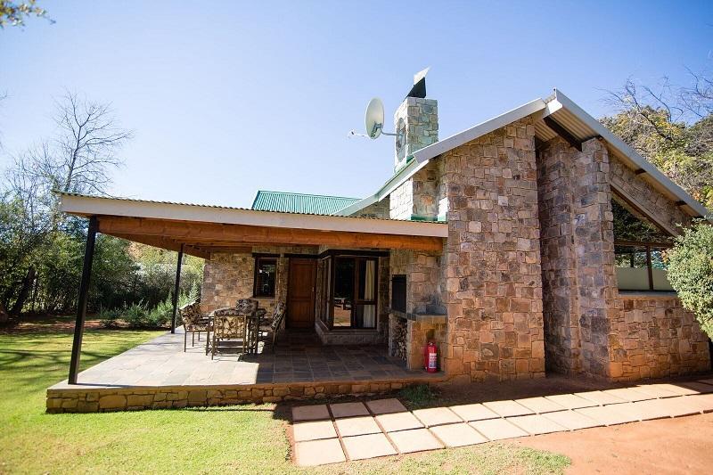 Big Oak Cottages Dullstroom Extérieur photo